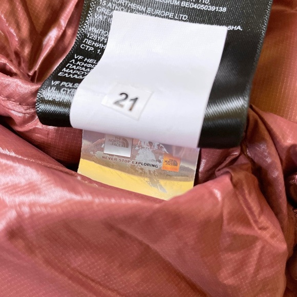 The North Face Women’s Nuptse Belted Mid Jacket, size Med fits like a Lg - Picture 12 of 12